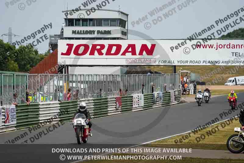 Vintage motorcycle club;eventdigitalimages;mallory park;mallory park trackday photographs;no limits trackdays;peter wileman photography;trackday digital images;trackday photos;vmcc festival 1000 bikes photographs